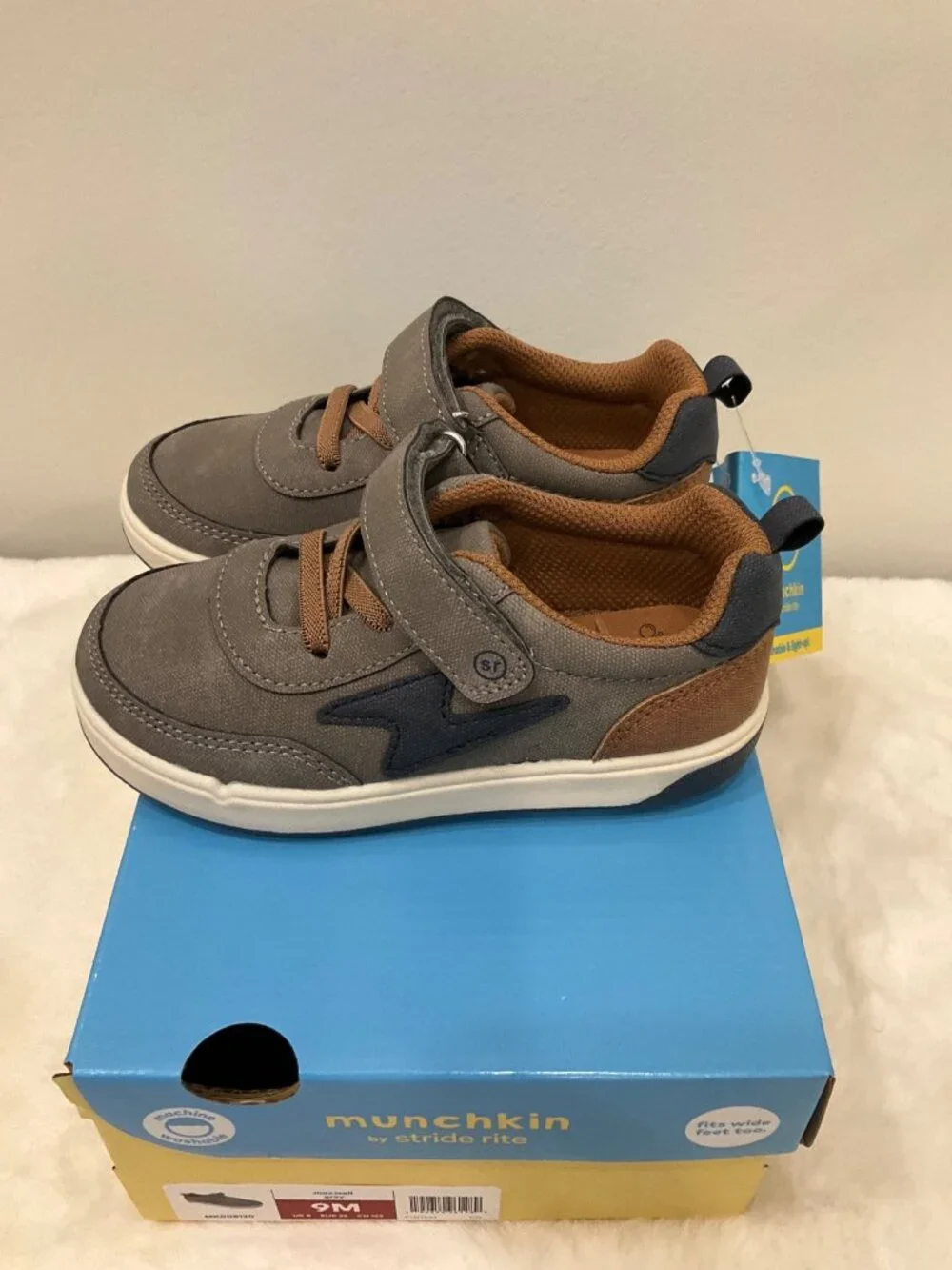 Munchkin by Stride Rite Boy's Maxwell Grey Sneakers 9M (Little Boy) New in Box